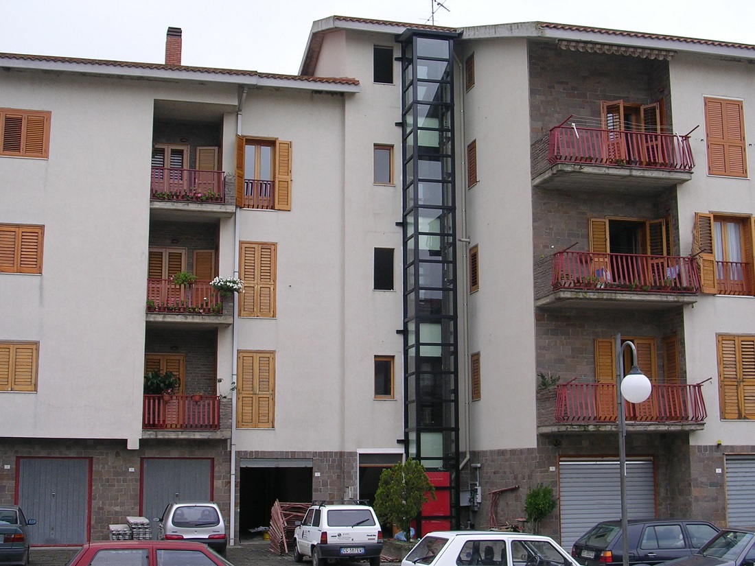 Piattaforma elevatrice esterna in condominio – Troina (EN)