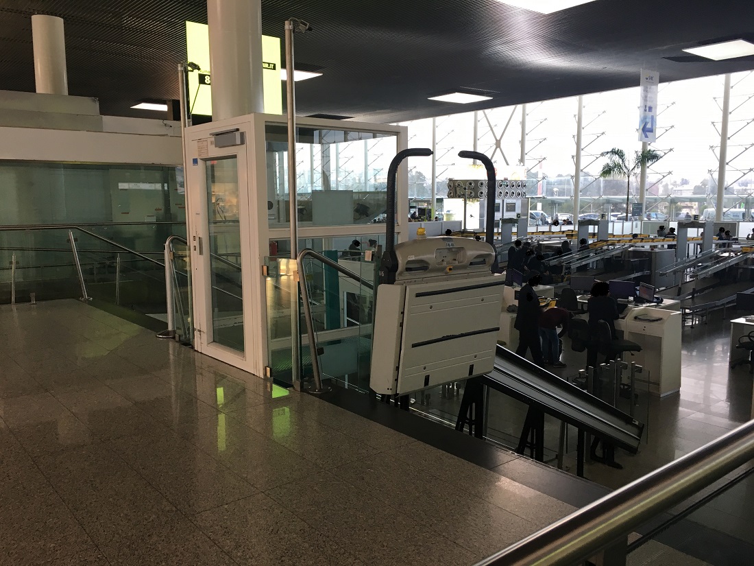 Servoscala a pedana per carrozzina – Aeroporto Fontanarossa – Catania